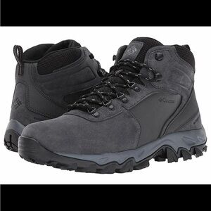 Columbia Men's Gray and Black Hiking Boots